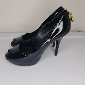 Louis Vuitton black leather gold lock it pumps